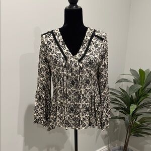 Chic Black and White Patterned Blouse